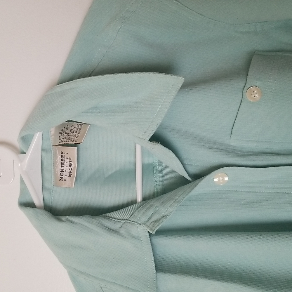 Button up - Picture 3 of 3